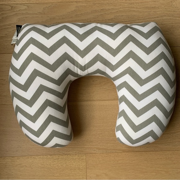 Jolly Jumper | Nursing Pillow - Picture 2 of 3